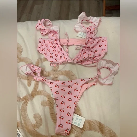 Frankiesbikini set, both is the size small - Picture 3 of 3